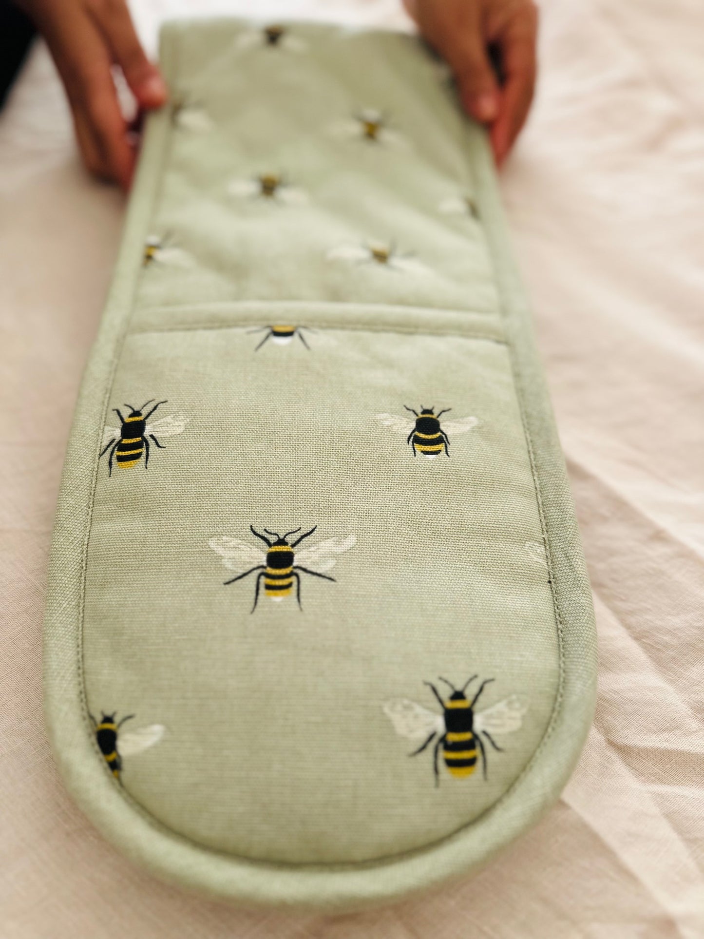 Double oven glove | Bee Print